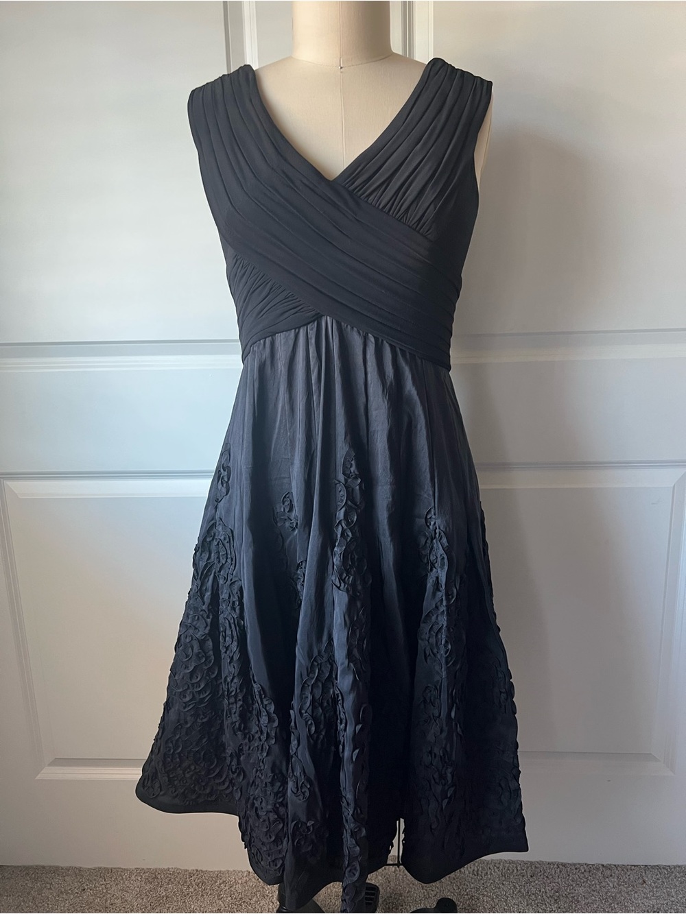 Elegant Black Sleeveless V-Neck Dress